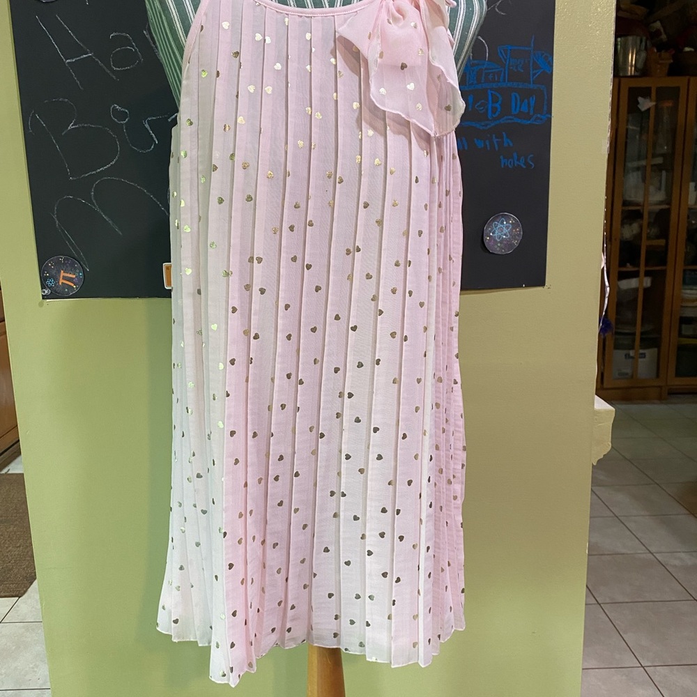 Girls M Epic Threads dress. Soft pink with gold shiny hearts for any sweetheart.